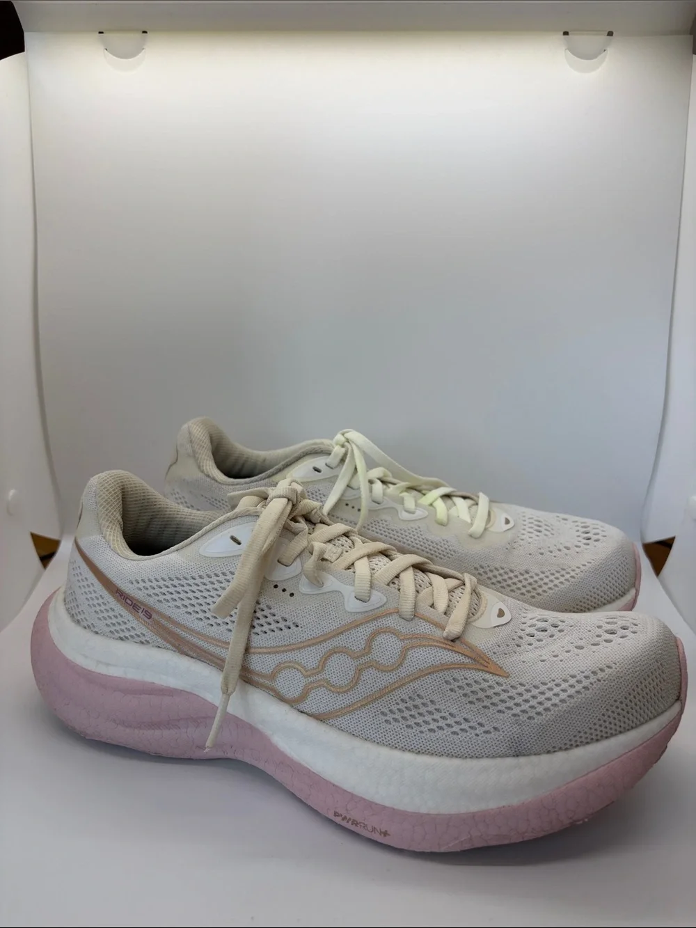 Saucony Ride 15 Women's Running Shoes – White / Pink / Gold/Size 9